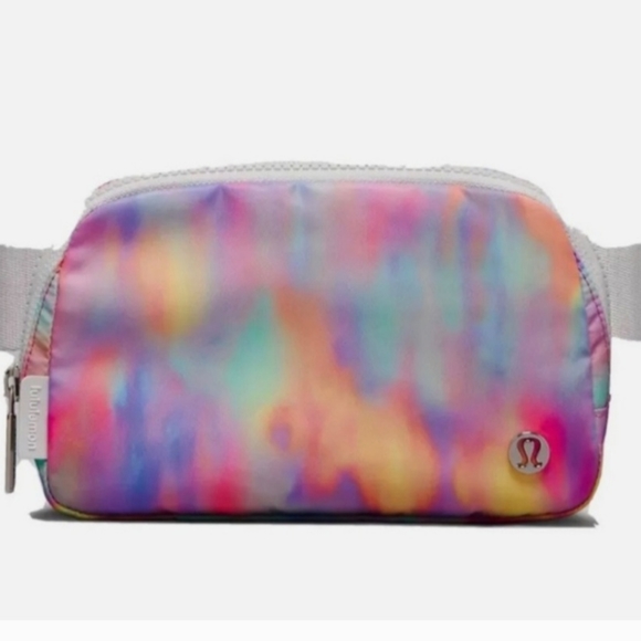 NWT Lululemon IL Everywhere  Belt Bag Prism Wash Print - Picture 1 of 13